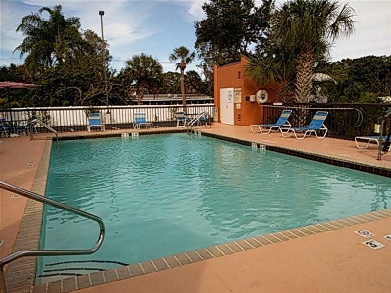 Days Inn By Wyndham Sarasota Bay Exterior photo