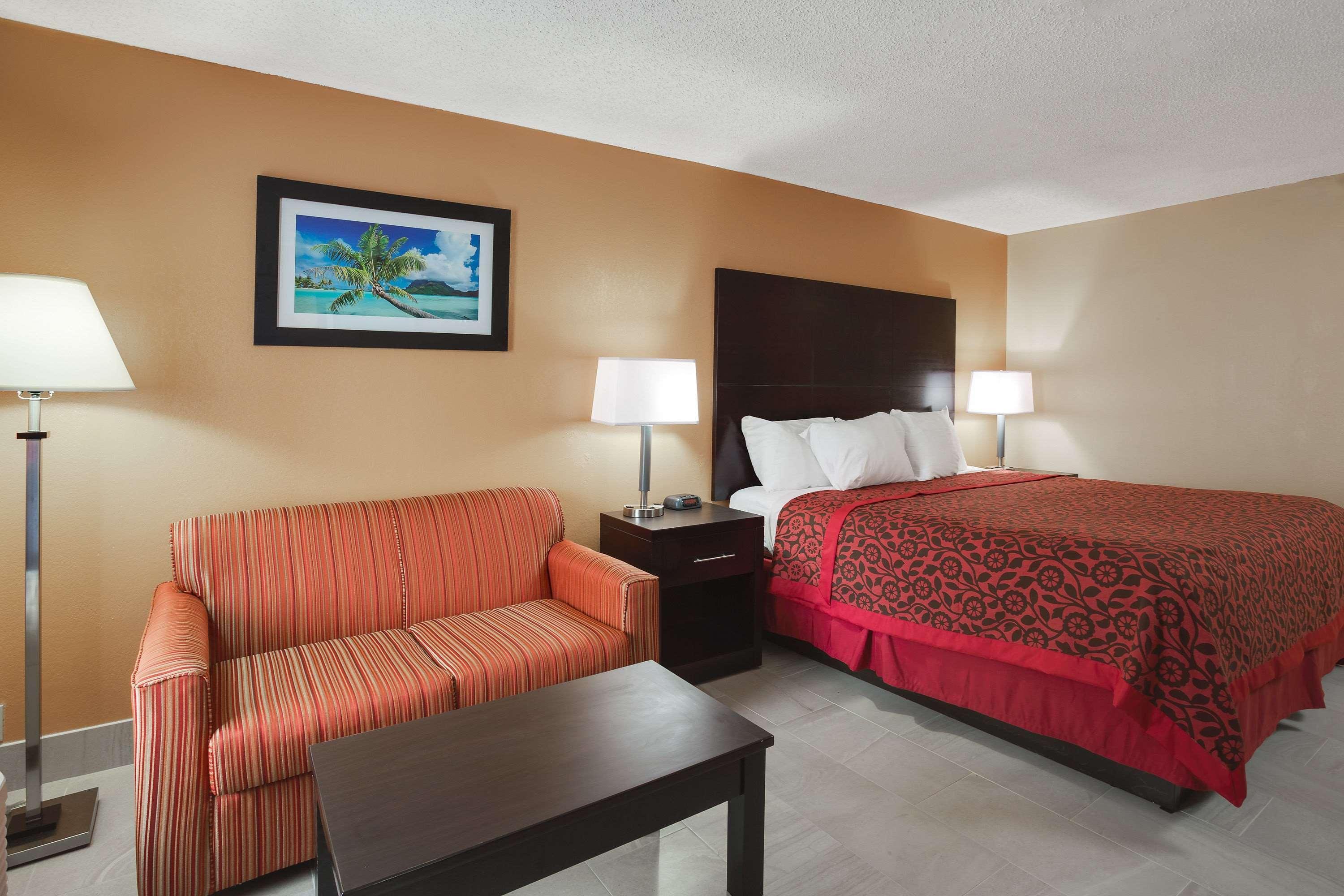 Days Inn By Wyndham Sarasota Bay Exterior photo