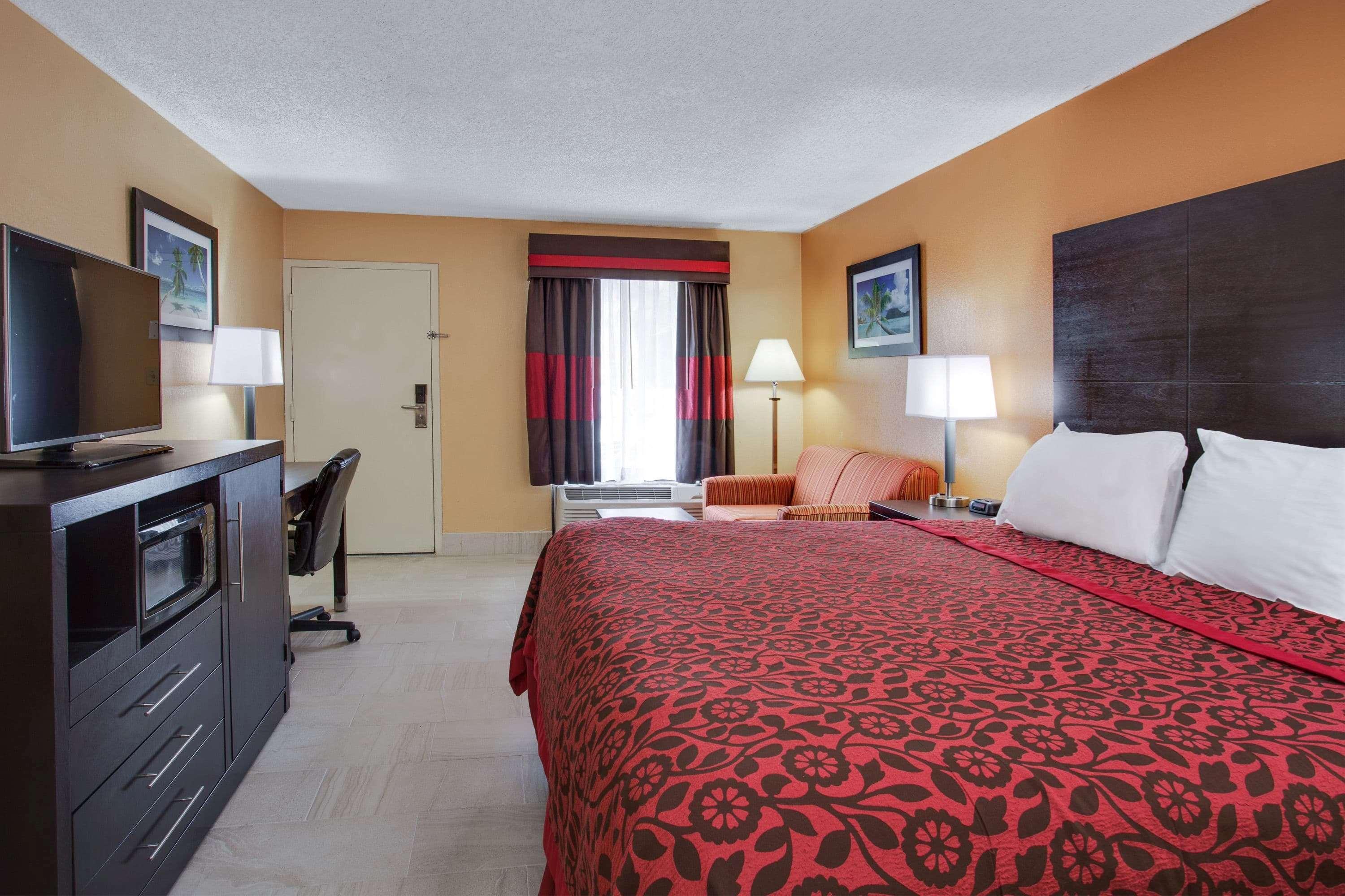 Days Inn By Wyndham Sarasota Bay Exterior photo