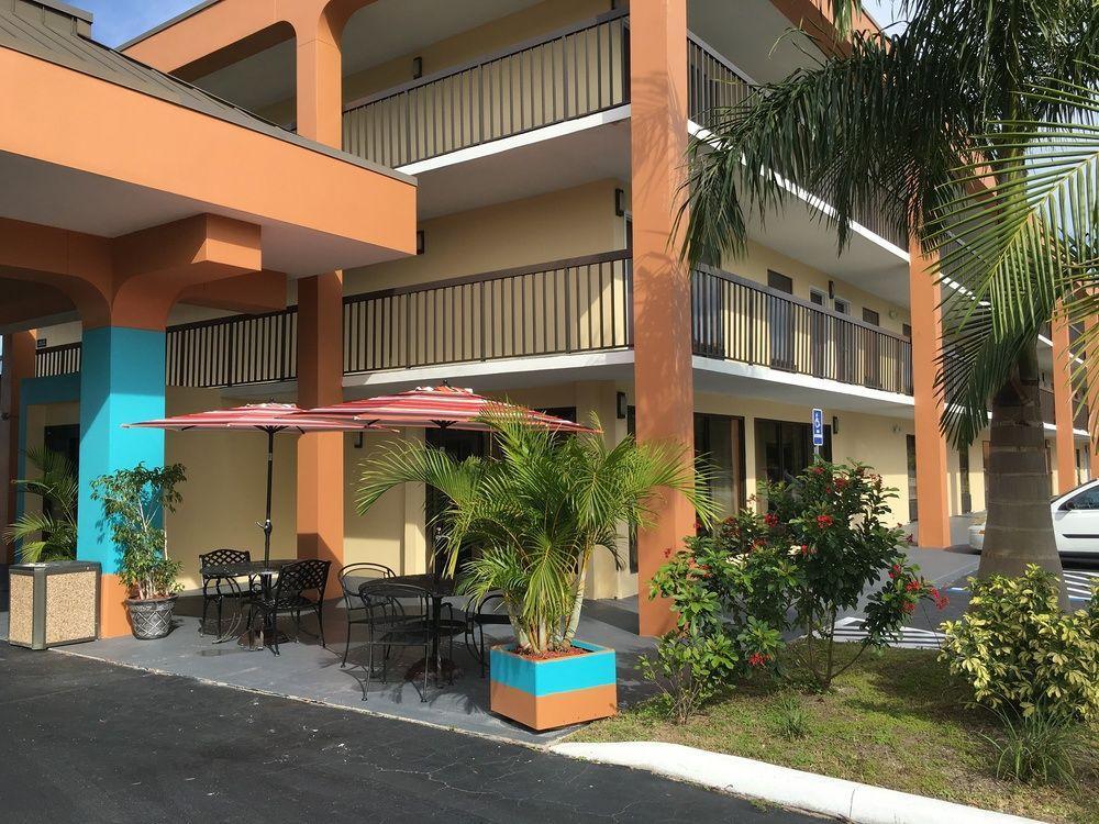 Days Inn By Wyndham Sarasota Bay Exterior photo