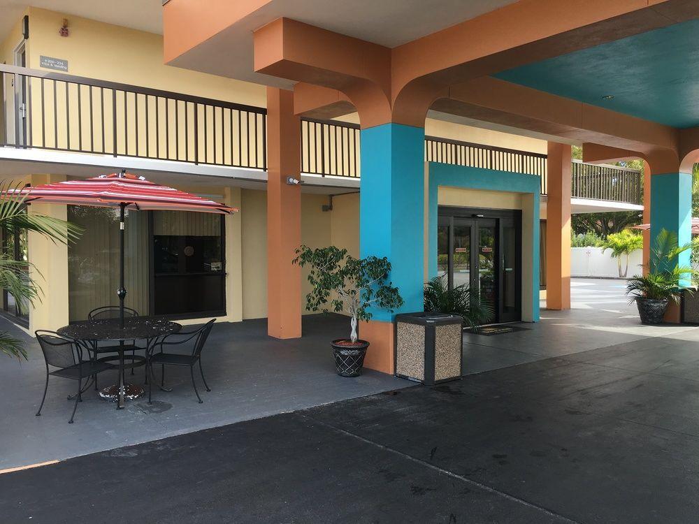 Days Inn By Wyndham Sarasota Bay Exterior photo