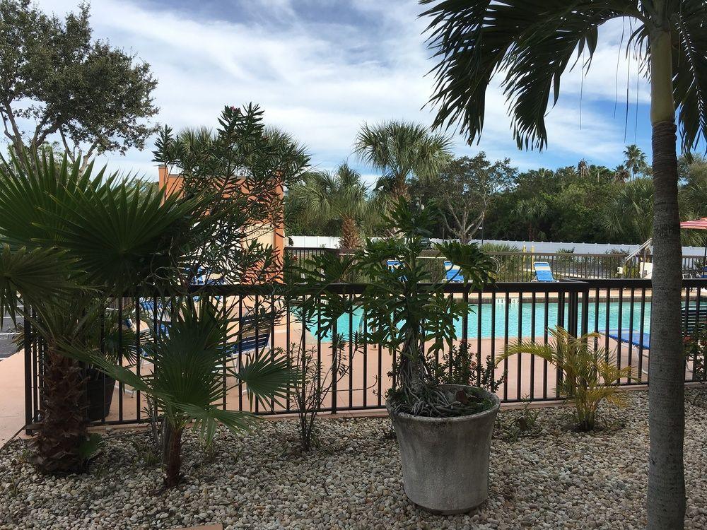 Days Inn By Wyndham Sarasota Bay Exterior photo