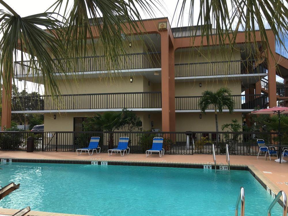 Days Inn By Wyndham Sarasota Bay Exterior photo
