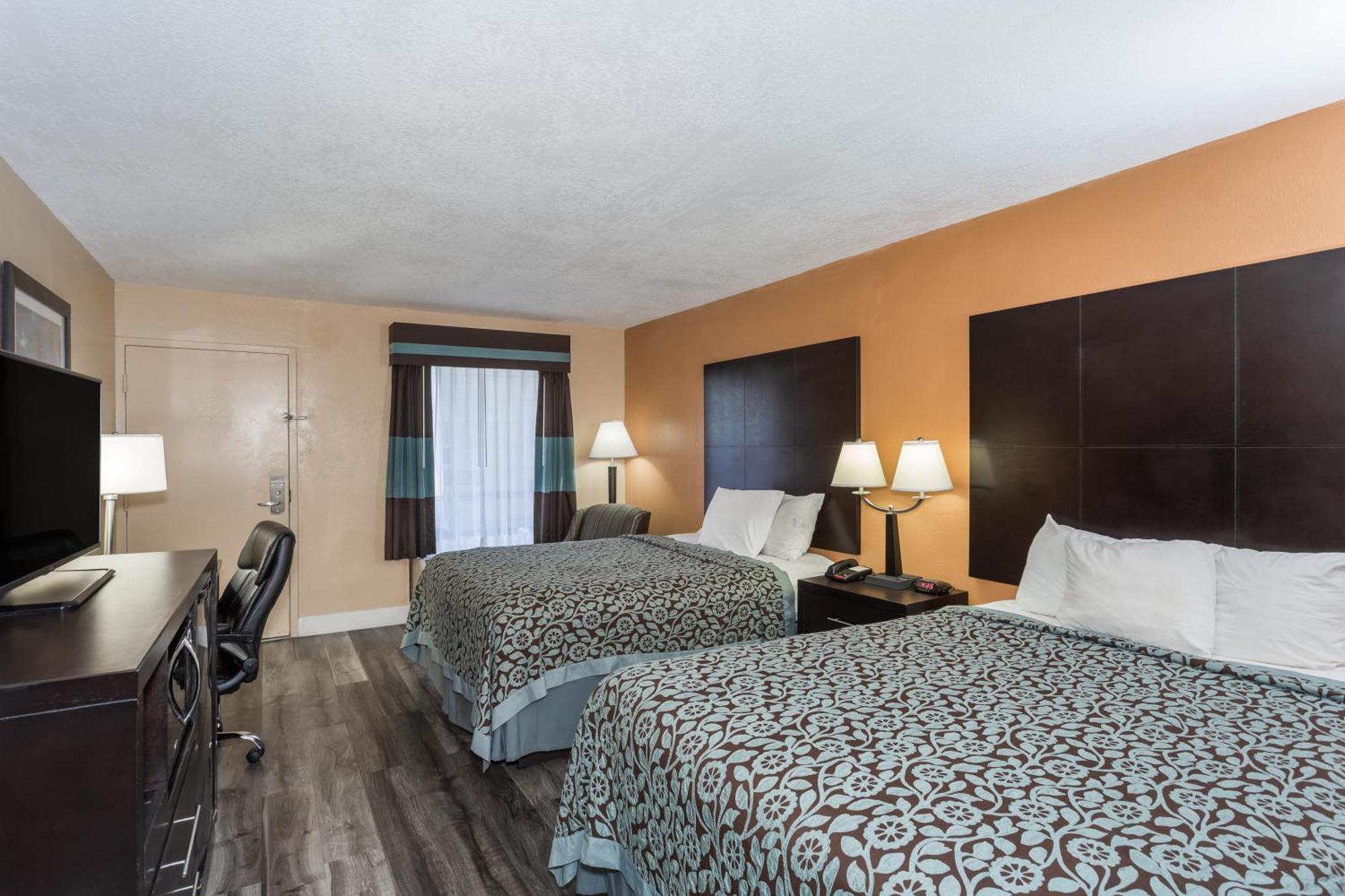Days Inn By Wyndham Sarasota Bay Exterior photo