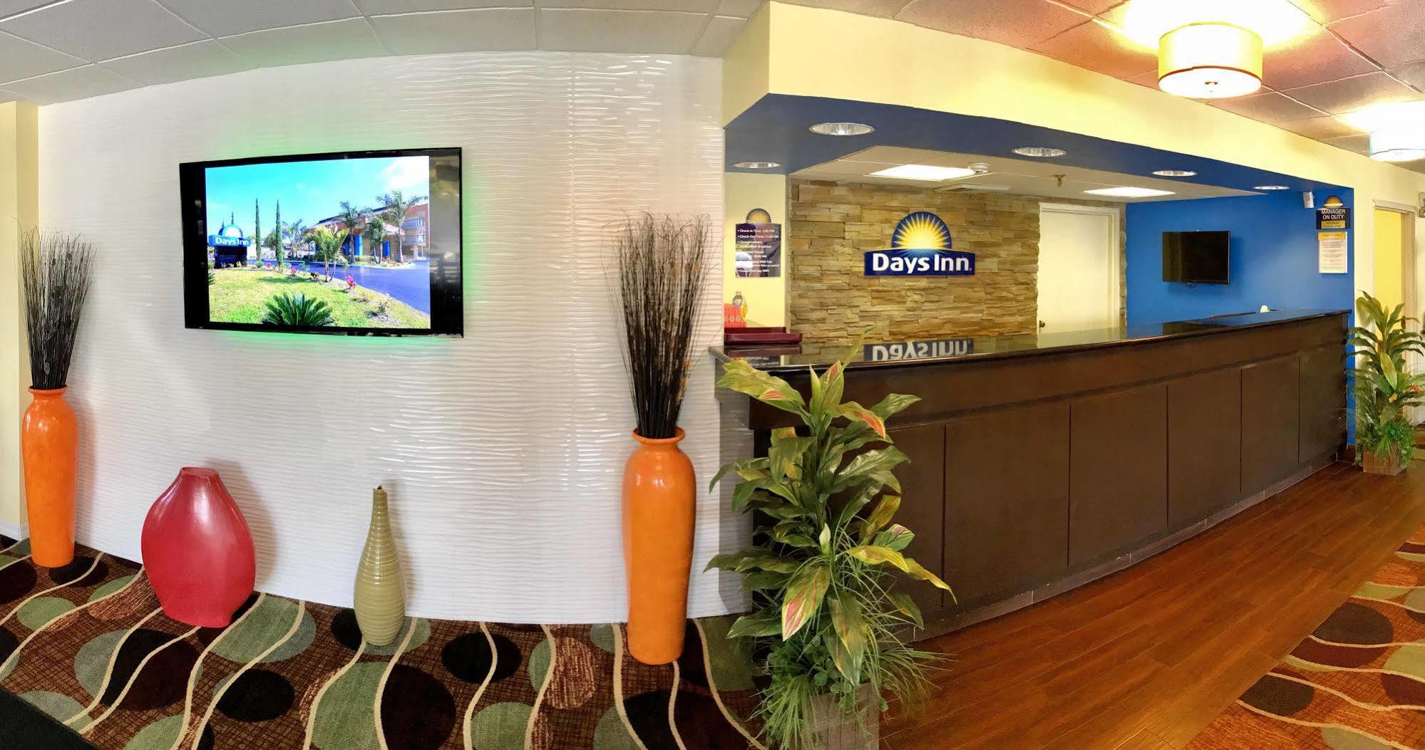 Days Inn By Wyndham Sarasota Bay Exterior photo