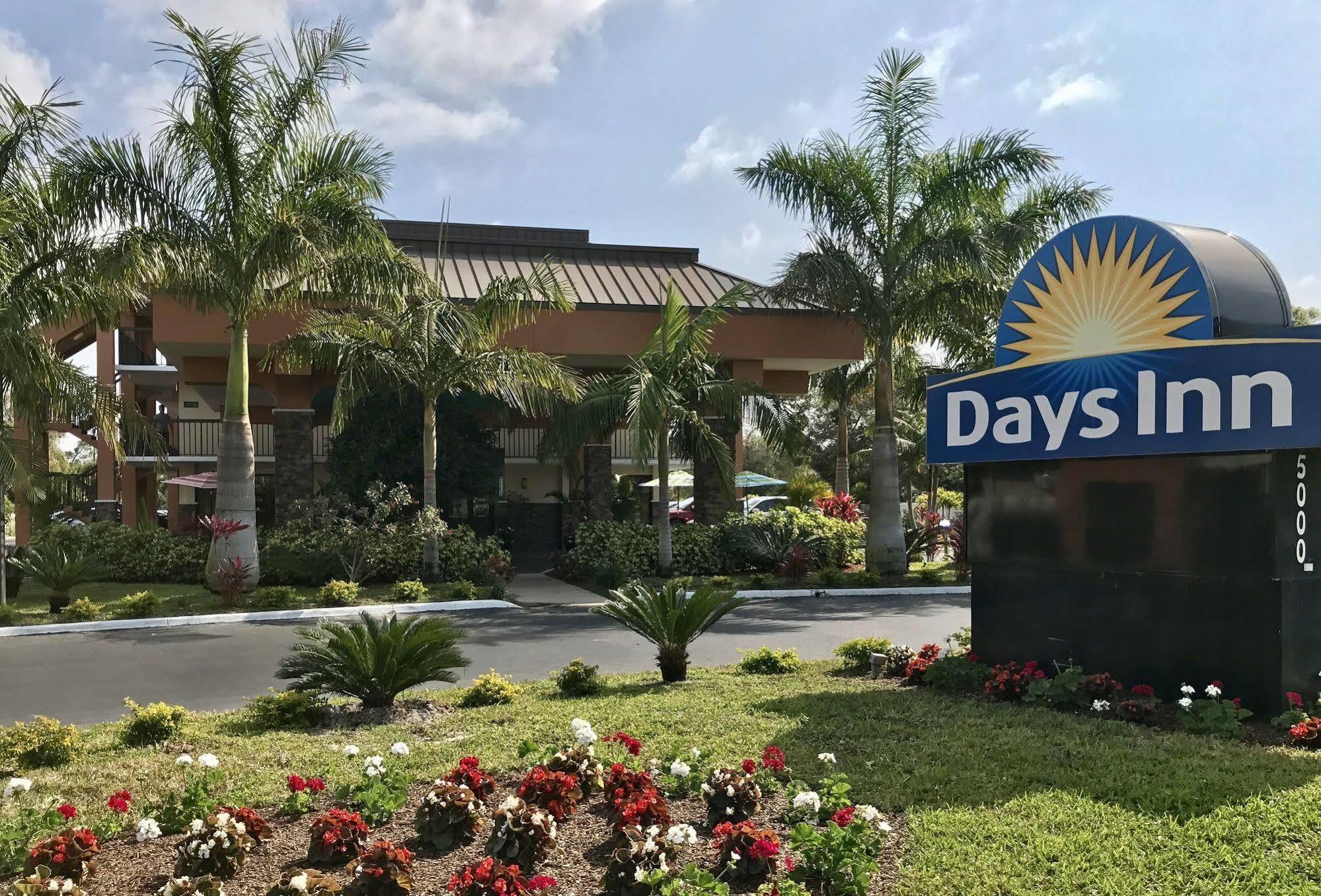 Days Inn By Wyndham Sarasota Bay Exterior photo
